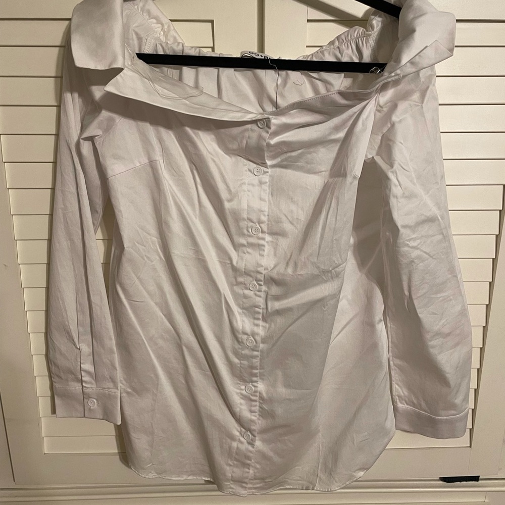 Adorable off shoulder blouse!!